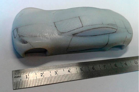 Um modelo 3D impresso no Objet260 Connex com dimensão de 10 cm ajuda a validar o projeto do carro